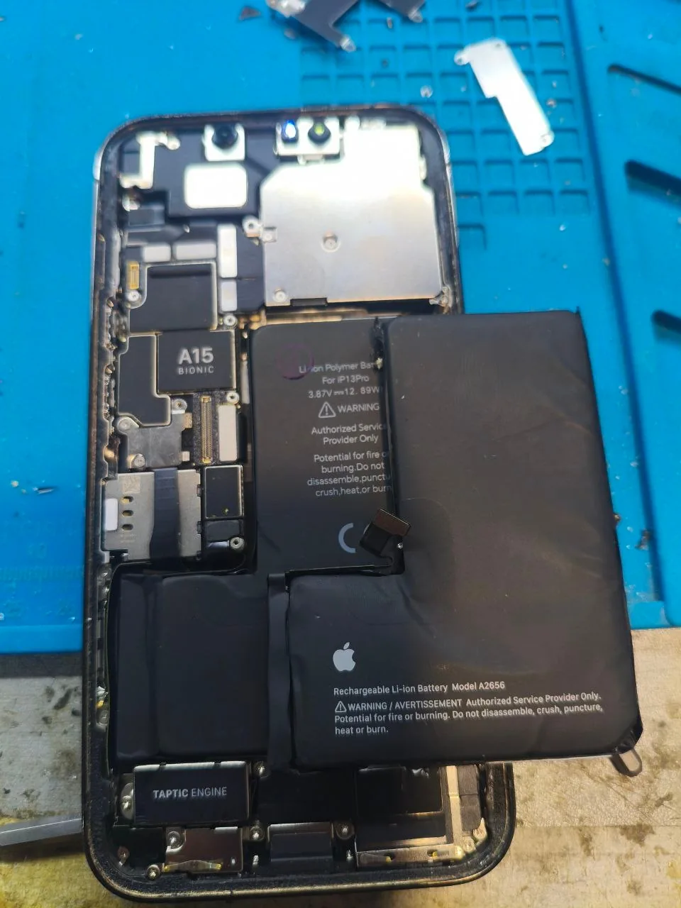 Ремонт iPhone 13 Pro: замена задней крышки и аккумулятора